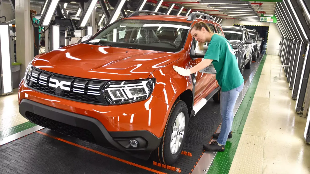 Salariul în companiile cu capital străin, aproape dublu față de cel din companiile autohtone Foto: Dacia