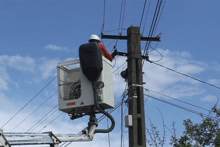 Costul racordării la rețeaua electrică, umflat (sursa: ziaruldeiasi.ro)