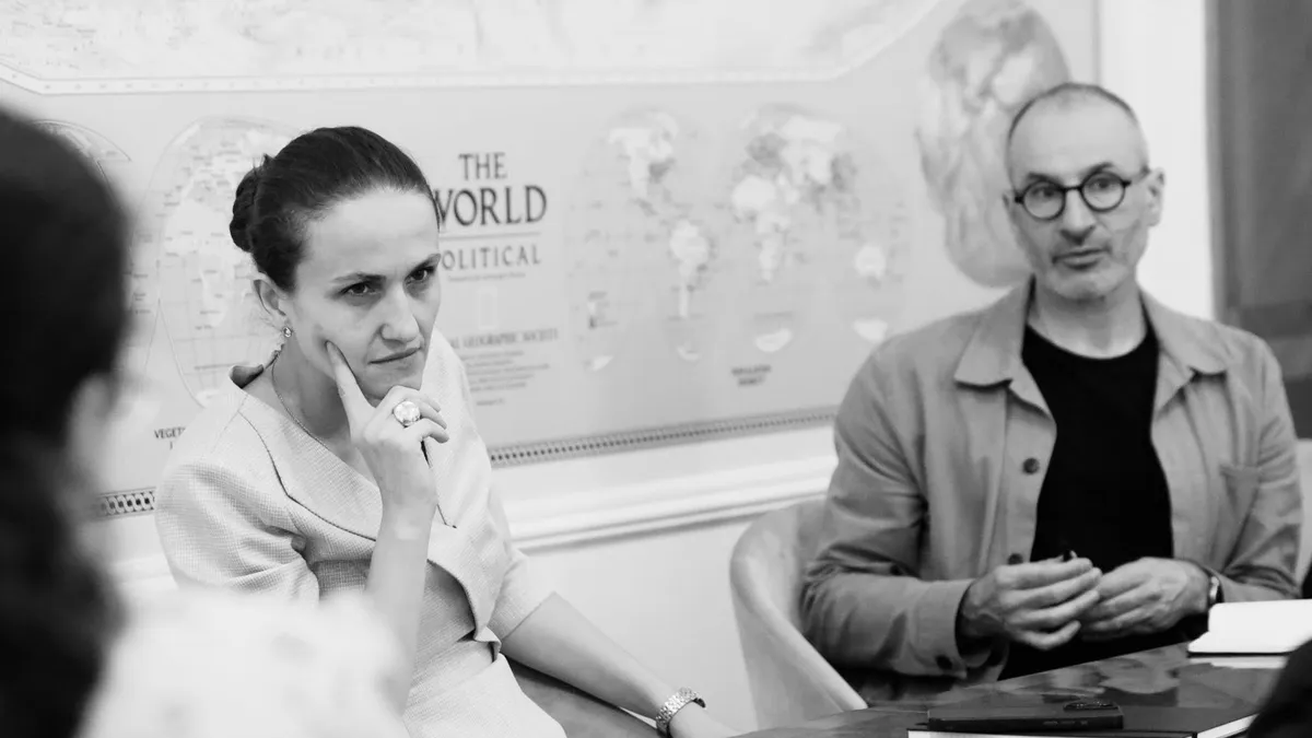 Răzbunarea lui Ponta: angajații lui Sebi Ghiță sună noaptea la familia purtătorului de cuvânt al MAE Foto: Facebook