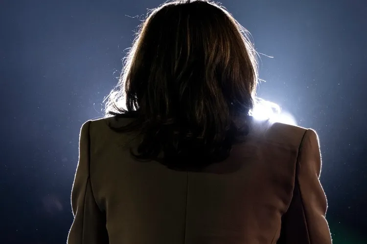 Primul semn că acceptă că este pe locul doi: Kamala Harris nu va ține un discurs la finalul zilei electorale, ci a doua zi