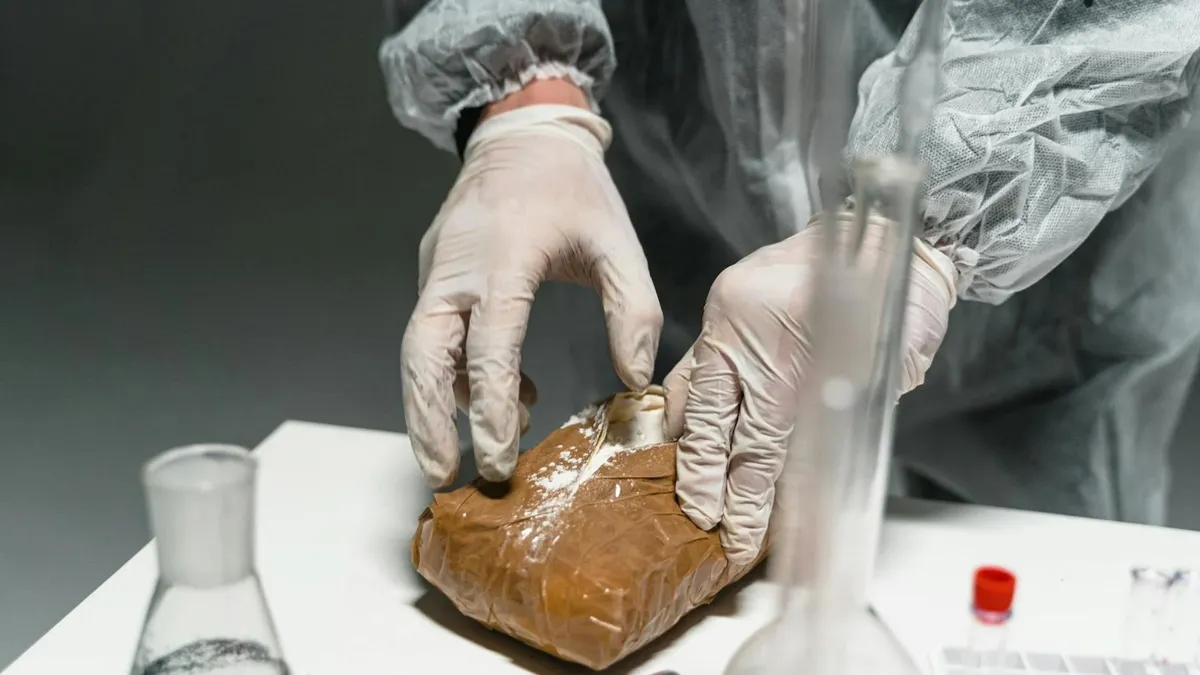 Consumul de droguri, un record global (sursa: Pexels/MART PRODUCTION)