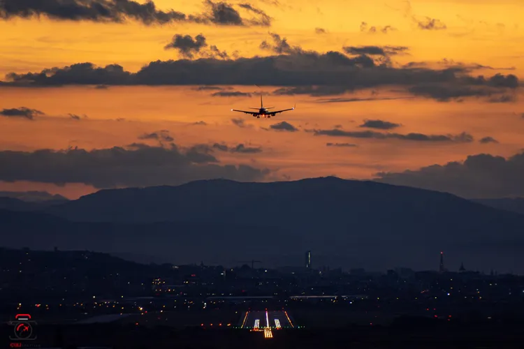 Israel atacă Iranul, zeci de zboruri anulate (sursa: Facebook/TAROM)