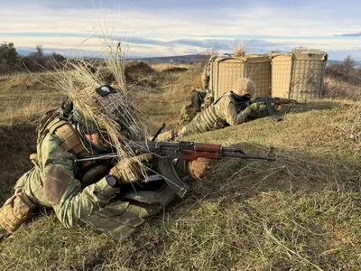 Miruță acuză licitații trucate la MApN de zeci de milioane de lei pentru containere militare. Firma are contracte de sute de milioane cu statul (sursa: Facebook/MApN)