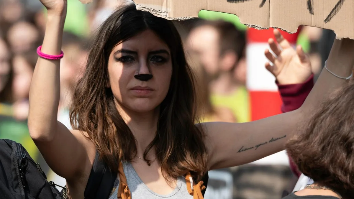 Italia introduce femicidul în codul penal (sursa: Pexels/Boris Curto)