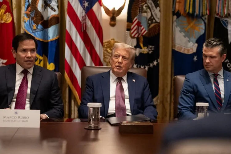 Trump amenință Rusia cu război economic (sursa: Facebook/The White House)