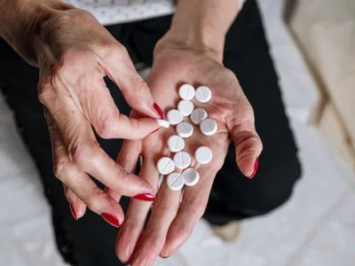 Medicamente compensate pentru pensionari în 2026: cine primește și ce înseamnă, de fapt, reducerea de 90%