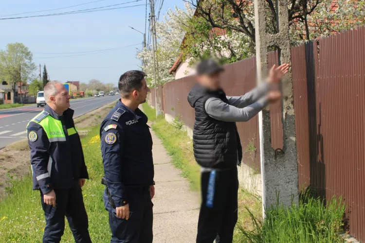 Bătaia cu parul a avut loc lângă gardul celui hărțuit (sursa: Facebook/Poliția Română)