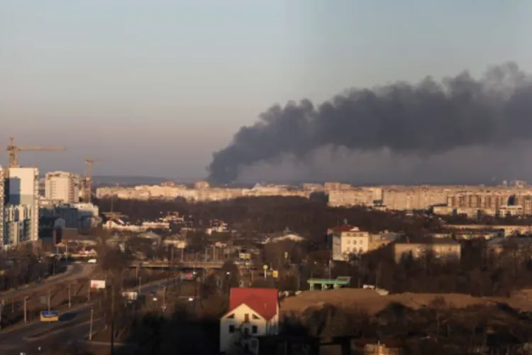 Putin a trimis iar rachete în vestul Ucrainei, în apropierea Poloniei. Un hangar al aeroportului din Lvov a fost distrus