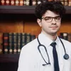 Parcurs academic rar întâlnit: absolvent de Medicină cu medii de 10, din liceu și până la finalul facultății