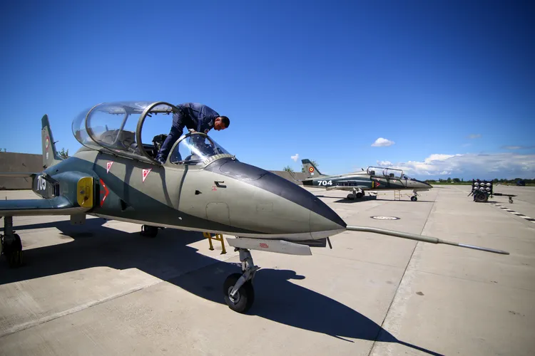 MApN, la un pas să falimenteze Avioane Craiova cu penalități uriașe (sursa: Inquam Photos/George Călin)