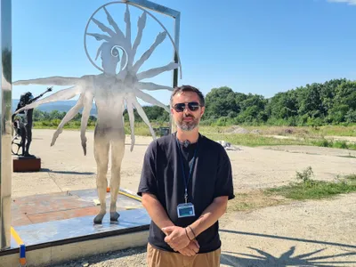 Sculptură monumentală în terminalul T4 Iași (sursa: ziaruldeiasi.ro)