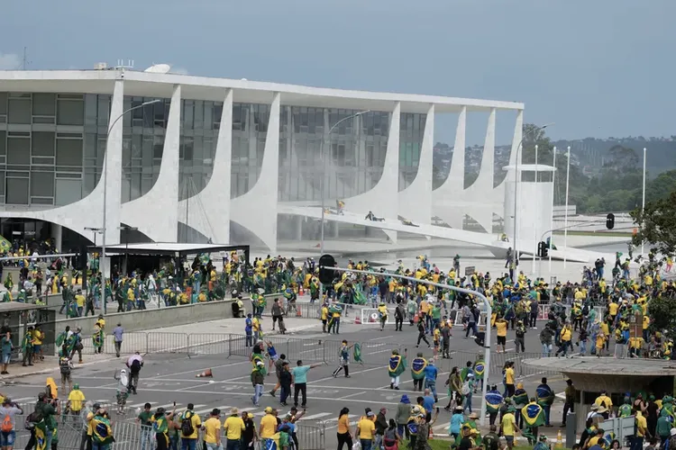 Susținătorii lui Bolsonaro au devastat Brasilia (sursa: NPR)