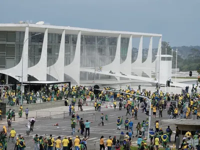 Susținătorii lui Bolsonaro au devastat Brasilia (sursa: NPR)