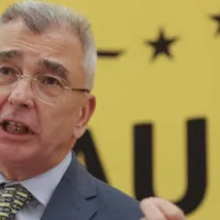 Auristul Petrișor Peiu, fost consilier al lui Adrian Năstase, crede că ar fi bun de premier. Dar Simion ar fi și mai bun, spune el