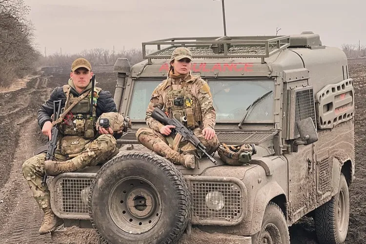 O ucraineancă de 25 de ani, ex-bancher pe Wall Street, s-a întors ca să salveze răniții Foto: Instagram