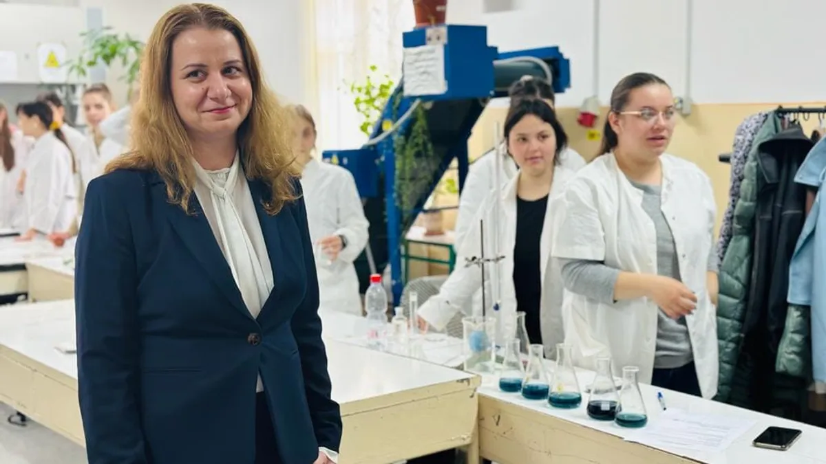 Ministrul Educației, Ligia Deca, susține că peste 15.000 de persoane au renunţat la grevă Foto: Facebook