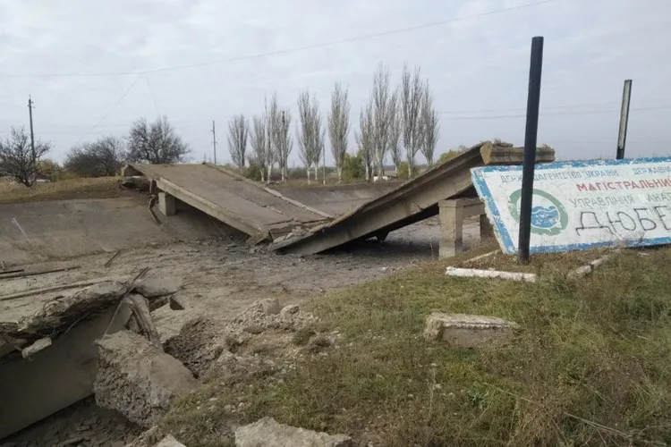BREAKING Rusia anunță oficial retragerea din Herson! Rușii aruncă în aer podurile din zona Herson și au dat jos steagurile de pe clădirile oficiale
