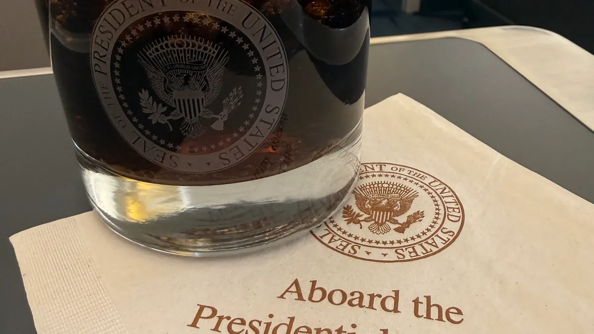 Ce mâncare se servește la bordul Air Force One Foto: X/Twitter Reagan Reese