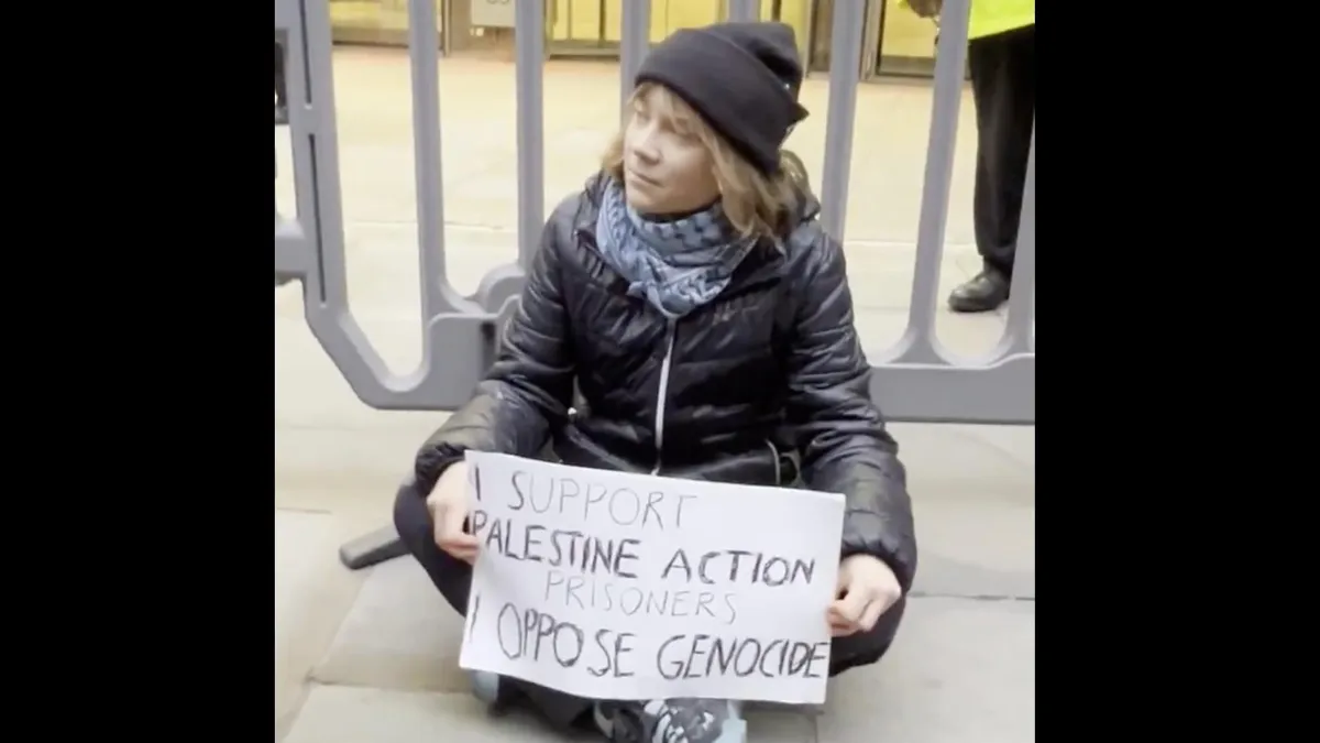 Greta Thunberg, arestată la Londra (sursa: X/Prisoners For Palestine)