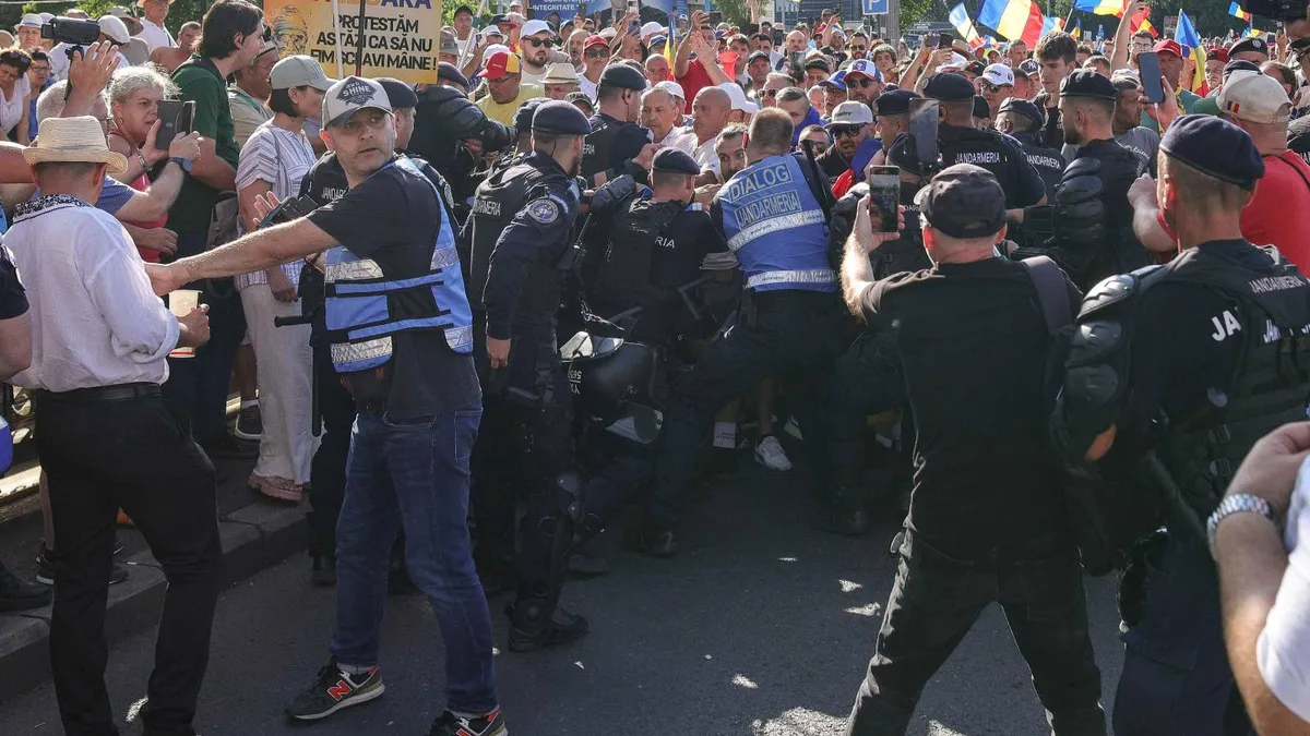Protest împotriva Guvernului, jandarmii au intervenit (sursa: Inquam Photos/Octav Ganea)