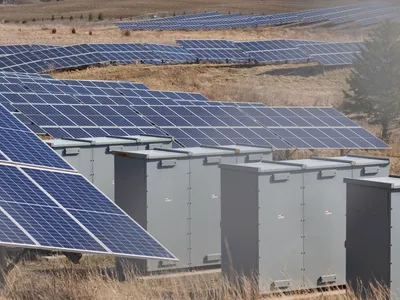 Bolojan, interimar la Energie, bagă România pe baterii. La propriu: 650 de milioane de euro de la UE