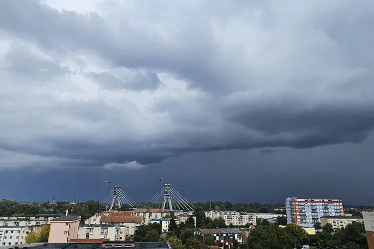 Meteorologii diminuează dimensiunile furtunii din București (sursa: Facebook/Meteoplus)