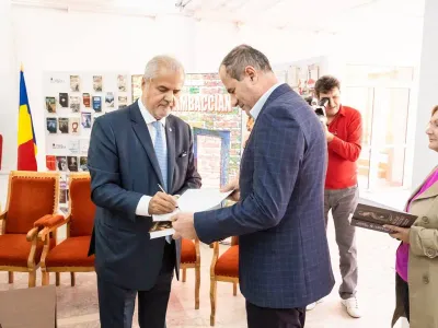 Marian Neacsu si mentorul său, Adrian Năstase Foto: Facebook