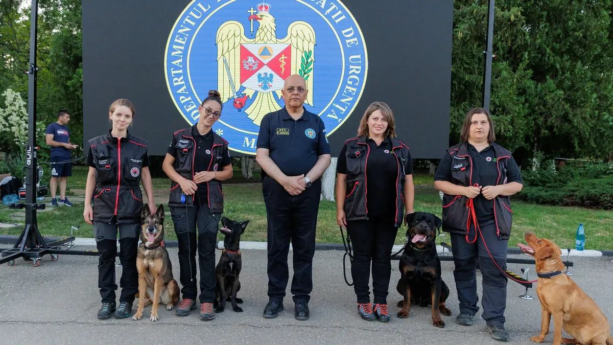 Departamentul lui Arafat ceartă DeFapt.ro pentru că a scris despre inutila sa plimbare cu elicopterul, la Iași, ore după ce incendiul fusese stins Foto: Facebook DSU