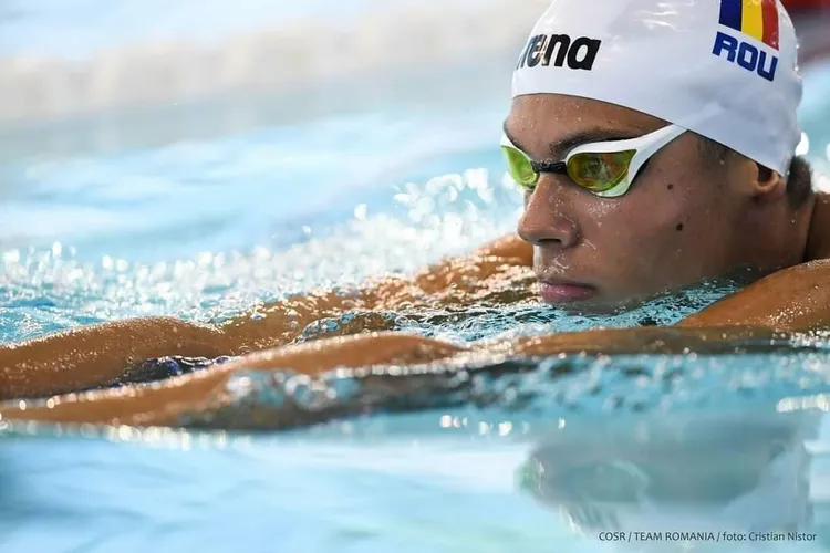 David Popovici calificat în semifinale la proba de 100 m liber (sursa: Facebook/DavidPopovici)