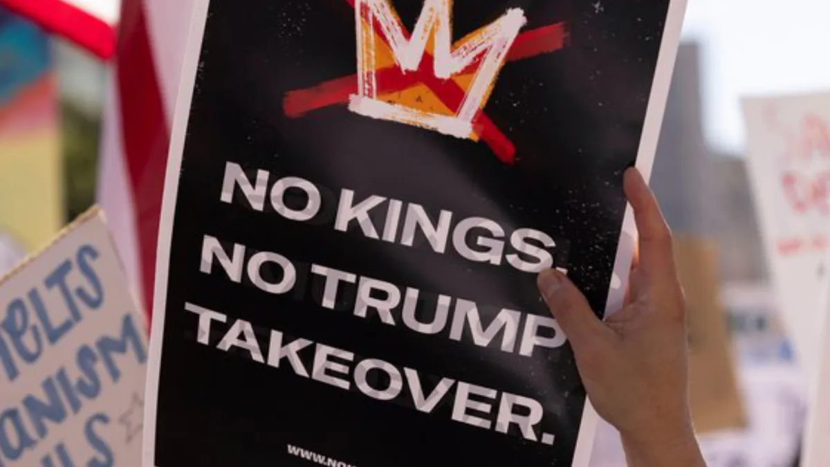 Proteste masive anti-Trump, 8 milioane de oameni (sursa: nokings.org)