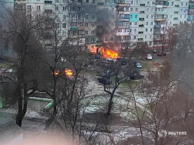 Rusia: ucrainenii, evacuați în orașe rusești. În imagine, Mariupol bombardat. Sursă: Twitter Reuters 