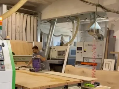 Succesul unui meșter ieșean: mobilierul nevăzut (sursa: ziaruldeiasi.ro)