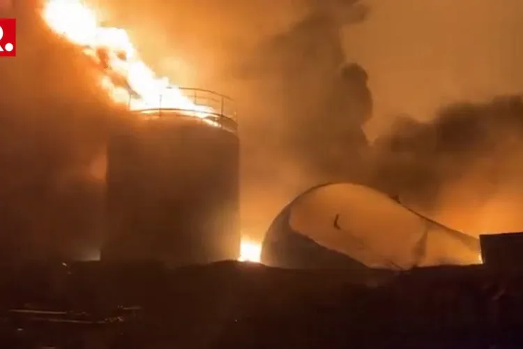 Un depozit de combustibil din Rusia a sărit în aer (sursa: republicworld.com)