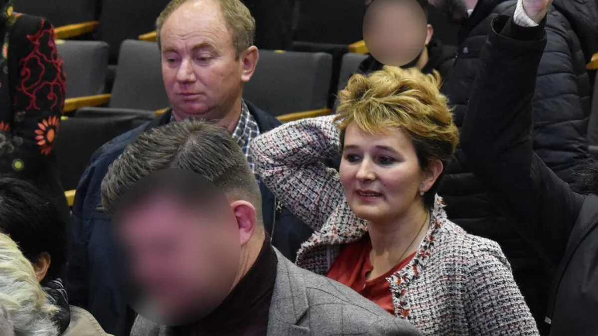 Primărița PSD împărțea lemne preferențial, pesediștilor Foto: Bihoreanul