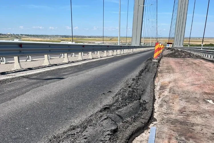Circulația gâtuită pe podul suspendat (Brăila)(sursa: Facebook/Compania Națională de Administrație a infrastructurii Rutiere