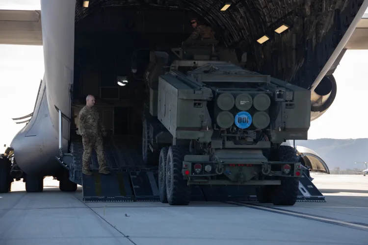 Rachete HIMARS de un miliard USD (sursa: defense.gov)