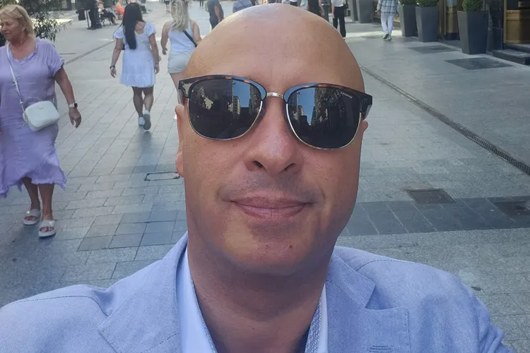 Bodu, bine plătit la Energie, tranzacție imobiliară fantastică: 164 EUR/mp pe o fâneață (sursa: Facebook/Sebastian Bodu)