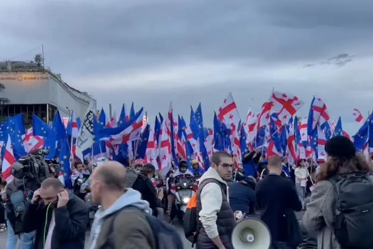 Georgia, manifestație uriașă pro-europeană, înaintea alegerilor (sursa: X/Visegrád 24)
