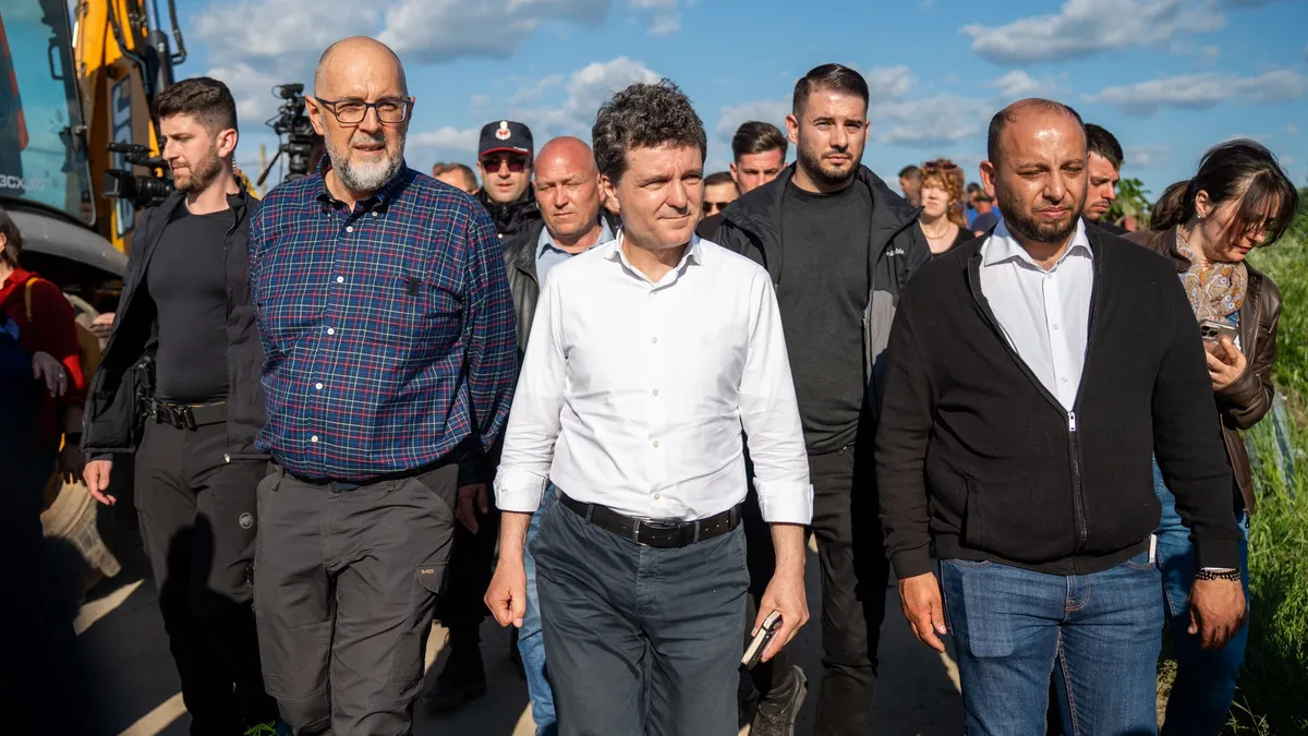 Câte zeci de mii de bugetari ar putea fi dați afară, potrivit lui Kelemen Hunor Foto: Facebook Kelemen Hunor