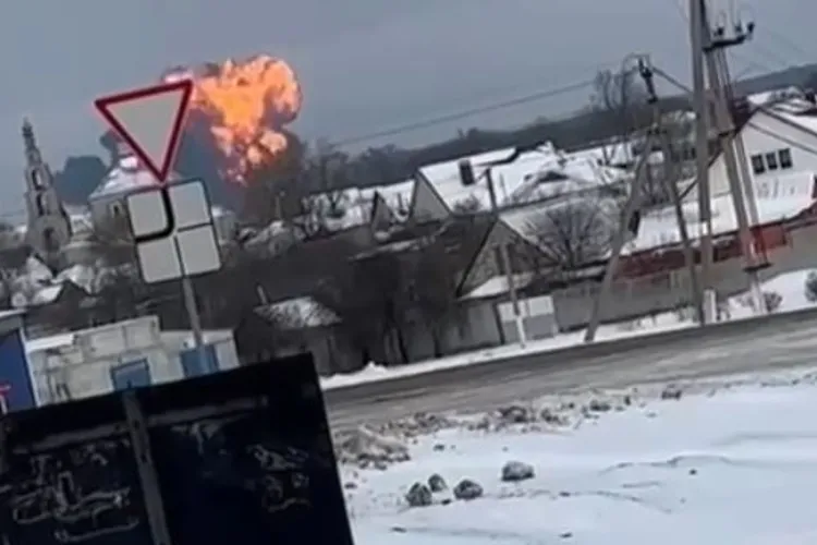 Avion rusesc cu prizonieri ucraineni, prăbușit (sursa: TASS)