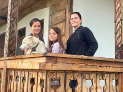 De la Dubai și Riad, la liniștea din Bucovina: povestea unei familii care vrea să se întoarcă acasă