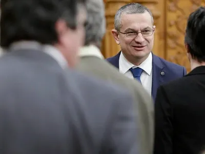 Cine este clientul UDMR din CCR care s-a aliat cu judecătorii PSD și l-au lovit pe Dominic Fritz: a predat la SRI și la institutul PSD, plătit