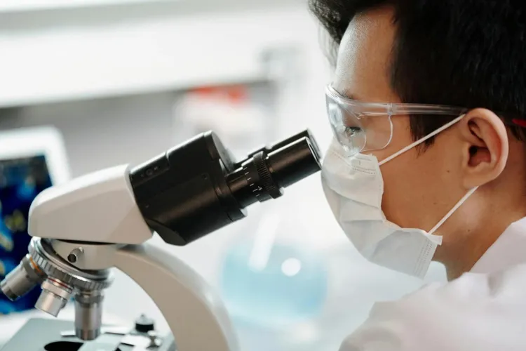 Medicamente ghidate precis de plasturi inteligenți (sursa: Pexels/Edward Jenner)