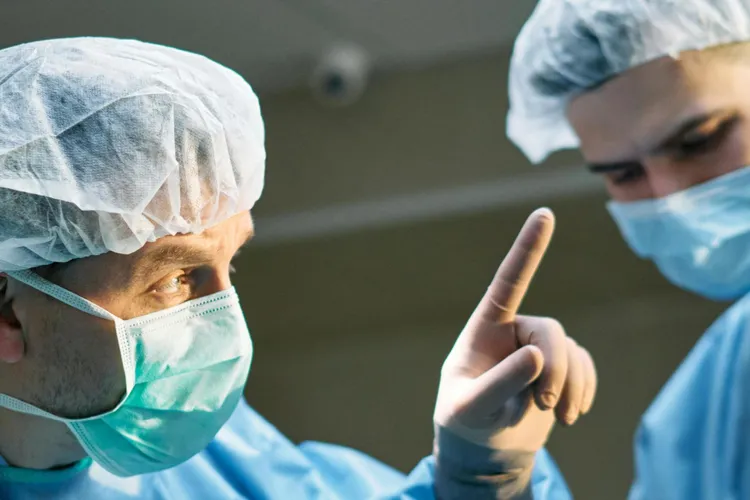 Moartea a doi medici rezidenți, anchetată (sursa: Pexels/cottonbro studio)