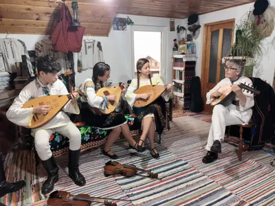 Cobza românească intră în patrimoniul UNESCO (sursa: Facebook/Ministerul Culturii)