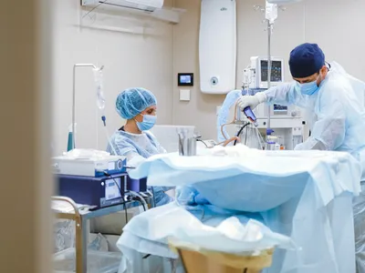 Doi rinichi de 70 de ani au ajuns la doi pacienți mult mai tineri: transplant excepțional la Iași