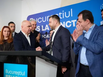 Bolojan îl felicită pe Ciprian Ciucu pentru victorie (sursa: Inquam Photos/Codrin Unici)