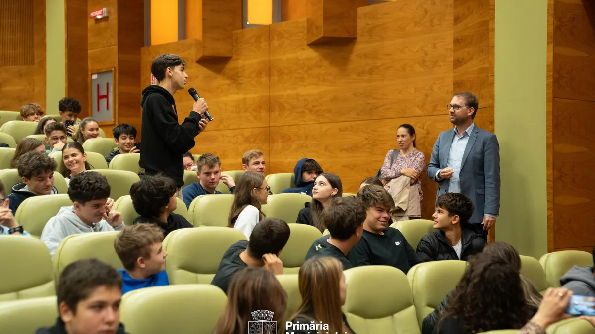 La ce întrebări trebuie să răspundă Dominic Fritz pentru a primi cetățenia română Foto: Facebook