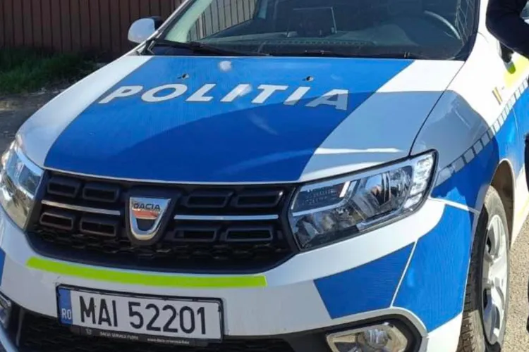 A furat mașina Poliției din curte (sursa: Facebook/Poliția Română)