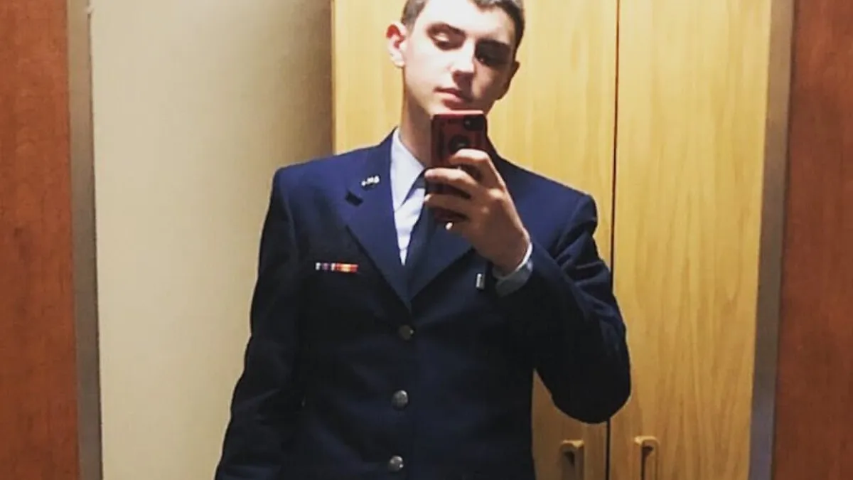 Autorul Pentagon Leaks, arestat de FBI (sursa: nytimes.com)